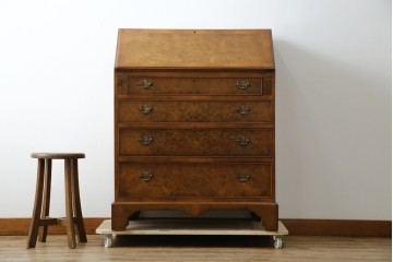 イギリスアンティーク　バーズアイ(鳥眼杢)の杢目が美しいライティングビューロー　(R-065648)