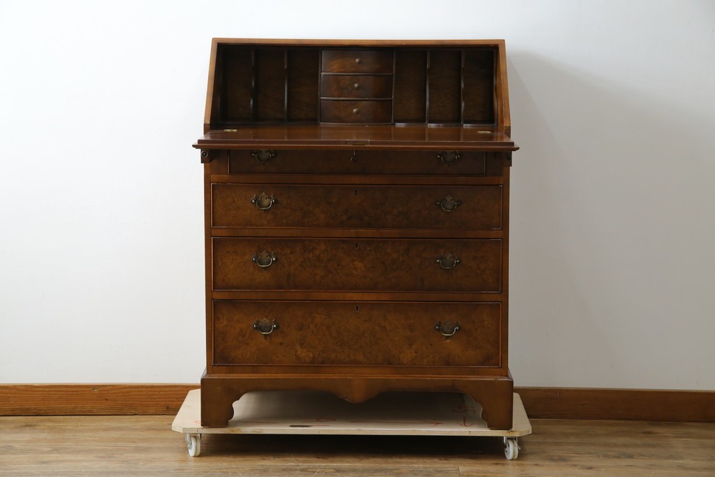 イギリスアンティーク　バーズアイ(鳥眼杢)の杢目が美しいライティングビューロー　(R-065648)