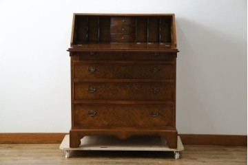 イギリスアンティーク　バーズアイ(鳥眼杢)の杢目が美しいライティングビューロー　(R-065648)