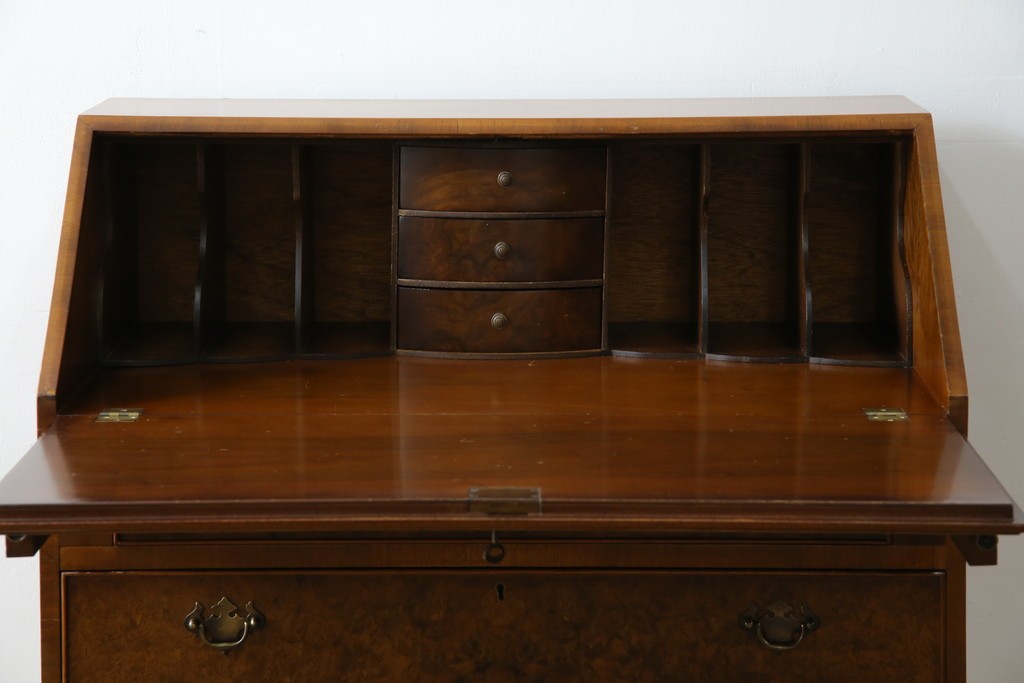 イギリスアンティーク　バーズアイ(鳥眼杢)の杢目が美しいライティングビューロー　(R-065648)