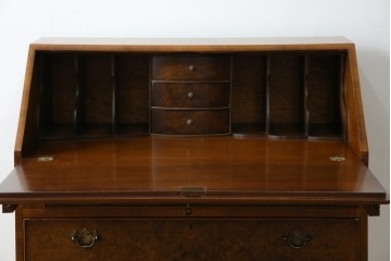 イギリスアンティーク　バーズアイ(鳥眼杢)の杢目が美しいライティングビューロー　(R-065648)