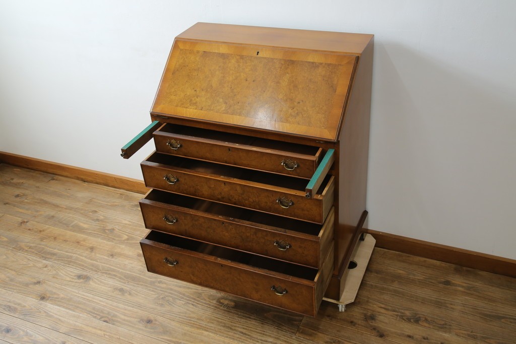 イギリスアンティーク　バーズアイ(鳥眼杢)の杢目が美しいライティングビューロー　(R-065648)