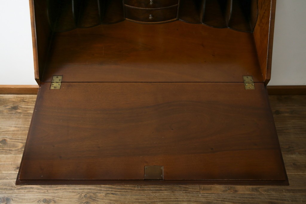 イギリスアンティーク　バーズアイ(鳥眼杢)の杢目が美しいライティングビューロー　(R-065648)