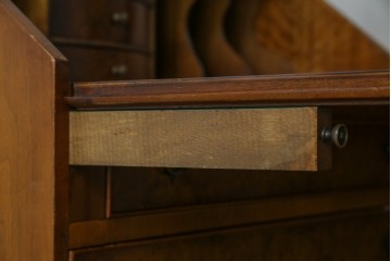 イギリスアンティーク　バーズアイ(鳥眼杢)の杢目が美しいライティングビューロー　(R-065648)