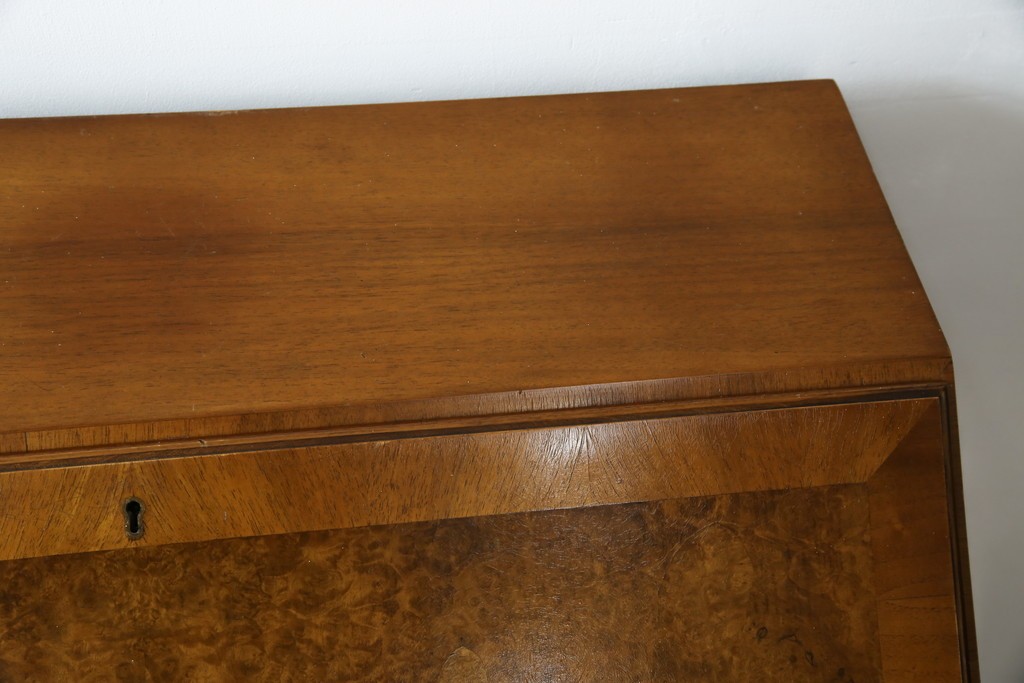 イギリスアンティーク　バーズアイ(鳥眼杢)の杢目が美しいライティングビューロー　(R-065648)