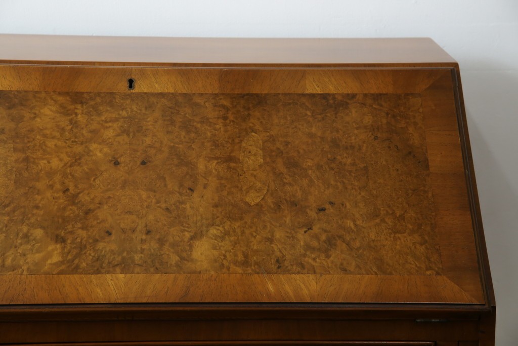 イギリスアンティーク　バーズアイ(鳥眼杢)の杢目が美しいライティングビューロー　(R-065648)