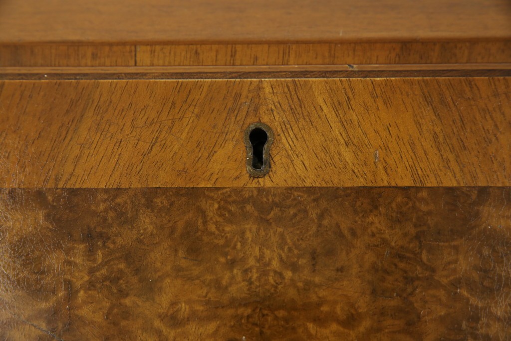 イギリスアンティーク　バーズアイ(鳥眼杢)の杢目が美しいライティングビューロー　(R-065648)