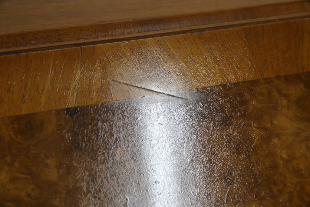 イギリスアンティーク　バーズアイ(鳥眼杢)の杢目が美しいライティングビューロー　(R-065648)