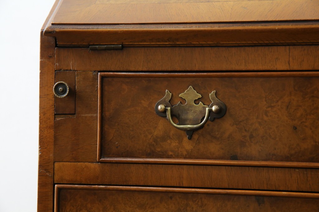 イギリスアンティーク　バーズアイ(鳥眼杢)の杢目が美しいライティングビューロー　(R-065648)