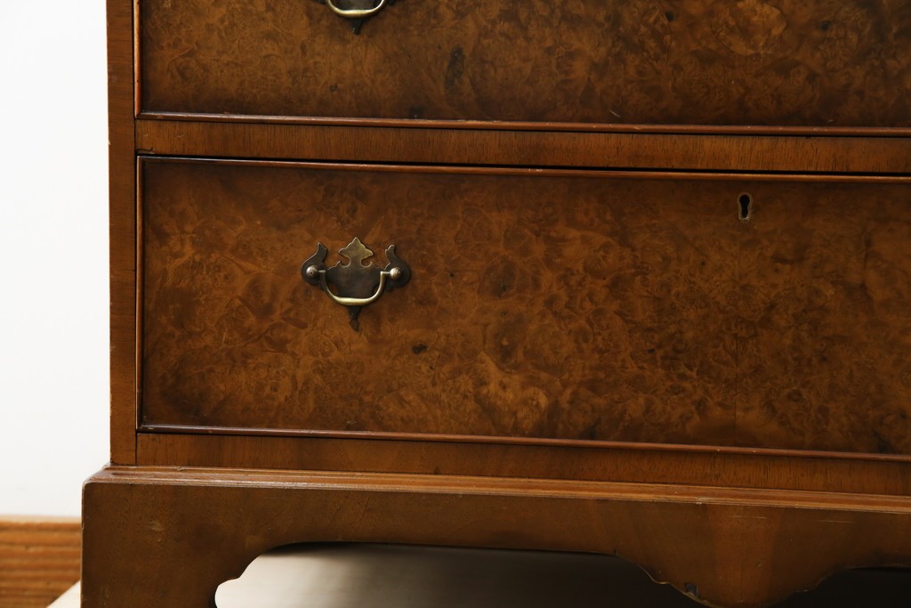 イギリスアンティーク　バーズアイ(鳥眼杢)の杢目が美しいライティングビューロー　(R-065648)