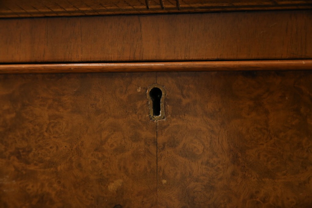 イギリスアンティーク　バーズアイ(鳥眼杢)の杢目が美しいライティングビューロー　(R-065648)