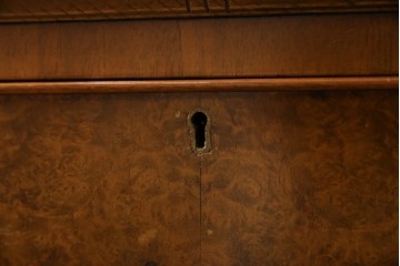 イギリスアンティーク　バーズアイ(鳥眼杢)の杢目が美しいライティングビューロー　(R-065648)