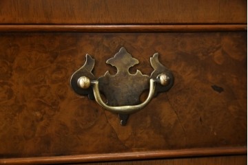 イギリスアンティーク　バーズアイ(鳥眼杢)の杢目が美しいライティングビューロー　(R-065648)