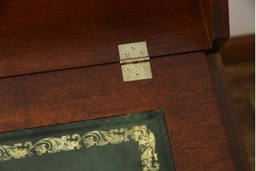 中古　イギリス輸入家具　マホガニー材　小振りなサイズが取り入れやすいライティングビューロー(簿記机、在宅用、在宅ワーク用、ワークデスク、サイドチェスト、引き出し、英国)(R-065649)