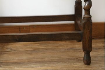 イギリスアンティーク　オーク材　ツイストレッグが目を引くサイドテーブル(コンソールテーブル、ナイトテーブル、花台、飾り台、コーヒーテーブル、英国)(R-065651)