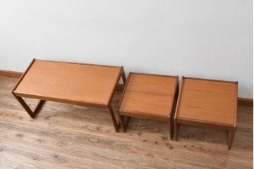 イギリスビンテージ　チーク材　シンプルなデザインが魅力のネストテーブル　(R-065659)