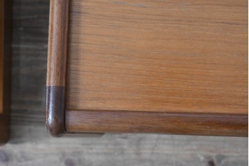 イギリスビンテージ　チーク材　シンプルなデザインが魅力のネストテーブル　(R-065659)