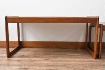イギリスビンテージ　チーク材　シンプルなデザインが魅力のネストテーブル　(R-065659)