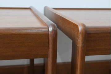 イギリスビンテージ　チーク材　シンプルなデザインが魅力のネストテーブル　(R-065659)