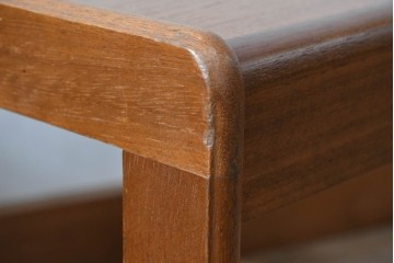 イギリスビンテージ　チーク材　シンプルなデザインが魅力のネストテーブル　(R-065659)