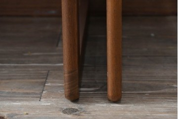 イギリスビンテージ　チーク材　シンプルなデザインが魅力のネストテーブル　(R-065659)