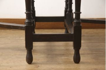 イギリスアンティーク　オーク材　クラシカルな空間を演出するゲートレッグテーブル(バタフライテーブル、ドロップリーフテーブル、エクステンションテーブル、食卓、2人掛けダイニングテーブル、英国)(R-065668)