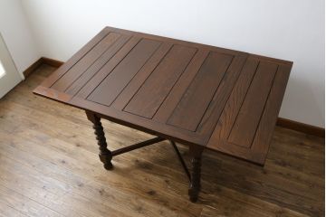イギリスアンティーク　オーク材　ツイストレッグがお洒落な拡張式ダイニングテーブル(ドローリーフテーブル、エクステンションテーブル、食卓、4人掛け、4P、6人掛け、6P)(R-065678)