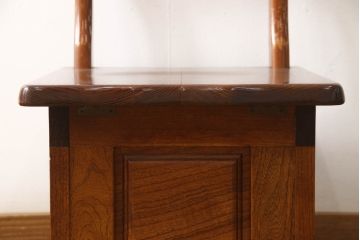中古　伝統木芸士　石橋武士作　欅(ケヤキ)材　上質な和の空間づくりに活躍する1人掛けベンチ(チェア・椅子)(定価7万8千円)(R-065681)