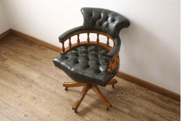イギリスビンテージ　チェスターフィールド(CHESTERFIELDS)　本革(レザー)　クラシカルな佇まいが魅力のデスクチェア(オフィスチェア、回転チェア、椅子、イス、アームチェア、ヴィンテージ)(R-065683)