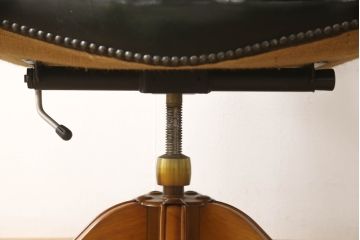 イギリスビンテージ　チェスターフィールド(CHESTERFIELDS)　本革(レザー)　クラシカルな佇まいが魅力のデスクチェア(オフィスチェア、回転チェア、椅子、イス、アームチェア、ヴィンテージ)(R-065683)