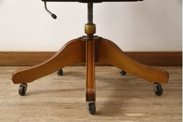 イギリスビンテージ　チェスターフィールド(CHESTERFIELDS)　本革(レザー)　クラシカルな佇まいが魅力のデスクチェア(オフィスチェア、回転チェア、椅子、イス、アームチェア、ヴィンテージ)(R-065683)