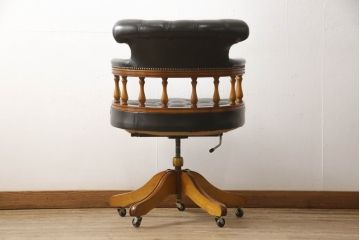 イギリスビンテージ　チェスターフィールド(CHESTERFIELDS)　本革(レザー)　クラシカルな佇まいが魅力のデスクチェア(オフィスチェア、回転チェア、椅子、イス、アームチェア、ヴィンテージ)(R-065683)