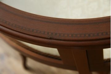 ヨーロッパビンテージ　オーバル型　象嵌入り　クラシカルな雰囲気漂う小振りなガラスケース(ショーケース、サイドテーブル、コンソールテーブル、コレクションケース、ラウンドテーブル、ヴィンテージ)(R-065684)