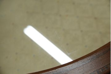 ヨーロッパビンテージ　オーバル型　象嵌入り　クラシカルな雰囲気漂う小振りなガラスケース(ショーケース、サイドテーブル、コンソールテーブル、コレクションケース、ラウンドテーブル、ヴィンテージ)(R-065684)