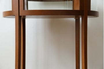 ヨーロッパビンテージ　オーバル型　象嵌入り　クラシカルな雰囲気漂う小振りなガラスケース(ショーケース、サイドテーブル、コンソールテーブル、コレクションケース、ラウンドテーブル、ヴィンテージ)(R-065684)