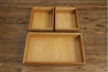 中古　美品　松本民芸家具　シックなデザインが魅力のF型食器棚(カップボード、キャビネット、収納棚、戸棚、飾り棚)(定価約105万円)(R-065685)