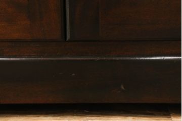 中古　美品　松本民芸家具　シックなデザインが魅力のF型食器棚(カップボード、キャビネット、収納棚、戸棚、飾り棚)(定価約105万円)(R-065685)