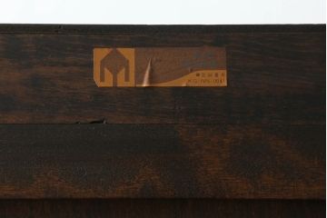 中古　美品　松本民芸家具　シックなデザインが魅力のF型食器棚(カップボード、キャビネット、収納棚、戸棚、飾り棚)(定価約105万円)(R-065685)