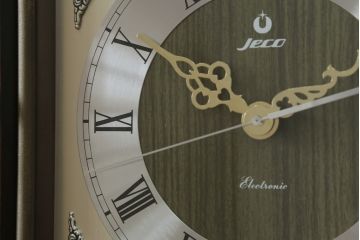 和製ビンテージ　九州民芸家具　シックな佇まいが上品なホールクロックキャビネット(ガラスケース、ショーケース、縦型キャビネット、収納棚、戸棚、飾り棚、ヴィンテージ)(R-065698)