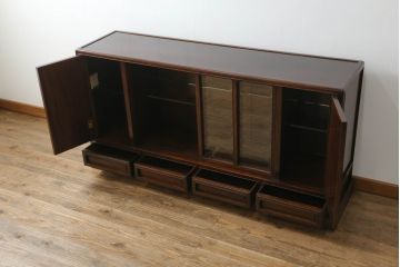 中古　通産大臣指定伝統的工芸品　大阪唐木指物　花梨(カリン)材　漆塗り　宮下賢次郎作　希少モデル!!　上品な佇まいが魅力のサイドボード(サイドキャビネット、飾り棚、収納棚、戸棚)(R-065701)