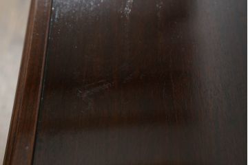 中古　通産大臣指定伝統的工芸品　大阪唐木指物　花梨(カリン)材　漆塗り　宮下賢次郎作　希少モデル!!　上品な佇まいが魅力のサイドボード(サイドキャビネット、飾り棚、収納棚、戸棚)(R-065701)