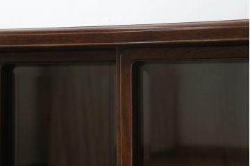 中古　通産大臣指定伝統的工芸品　大阪唐木指物　花梨(カリン)材　漆塗り　宮下賢次郎作　希少モデル!!　上品な佇まいが魅力のサイドボード(サイドキャビネット、飾り棚、収納棚、戸棚)(R-065701)