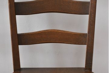 中古　美品　永田良介商店　神戸洋家具　落ち着きのあるシックな佇まいが魅力のラダー型食堂椅子2脚セット(ダイニングチェア、ラダーバックチェア、ワークチェア、板座チェア、椅子、イス)(R-065702)