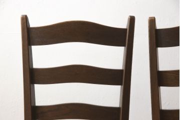 中古　美品　永田良介商店　神戸洋家具　落ち着きのあるシックな佇まいが魅力のラダー型食堂椅子2脚セット(ダイニングチェア、ラダーバックチェア、ワークチェア、板座チェア、椅子、イス)(R-065703)
