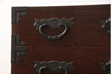 ヴィンテージ家具　熊野洞　木地呂塗り　力強い手打ち金具が魅力の仙台箪笥(定価約100万円)(R-065708)