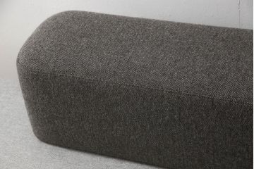 中古　極美品　FRITZ HANSEN(フリッツハンセン)　アルファベットソファシリーズ　クッション2個付き　シンプルモダンなデザインが魅力的な2人掛けソファ(2シーター、2P、二人掛け)(定価約66万円)(R-065711)