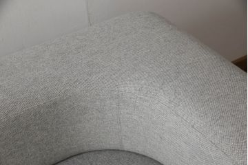 中古　極美品　FRITZ HANSEN(フリッツハンセン)　アルファベットソファシリーズ　クッション2個付き　シンプルモダンなデザインが魅力的な2人掛けソファ(2シーター、2P、二人掛け)(定価約66万円)(R-065711)