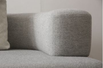 中古　極美品　FRITZ HANSEN(フリッツハンセン)　アルファベットソファシリーズ　クッション2個付き　シンプルモダンなデザインが魅力的な2人掛けソファ(2シーター、2P、二人掛け)(定価約66万円)(R-065711)