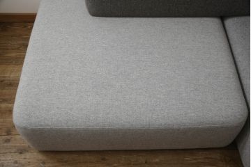 中古　極美品　FRITZ HANSEN(フリッツハンセン)　アルファベットソファシリーズ　クッション2個付き　シンプルモダンなデザインが魅力的な2人掛けソファ(2シーター、2P、二人掛け)(定価約66万円)(R-065711)