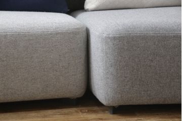 中古　極美品　FRITZ HANSEN(フリッツハンセン)　アルファベットソファシリーズ　クッション2個付き　シンプルモダンなデザインが魅力的な2人掛けソファ(2シーター、2P、二人掛け)(定価約66万円)(R-065711)